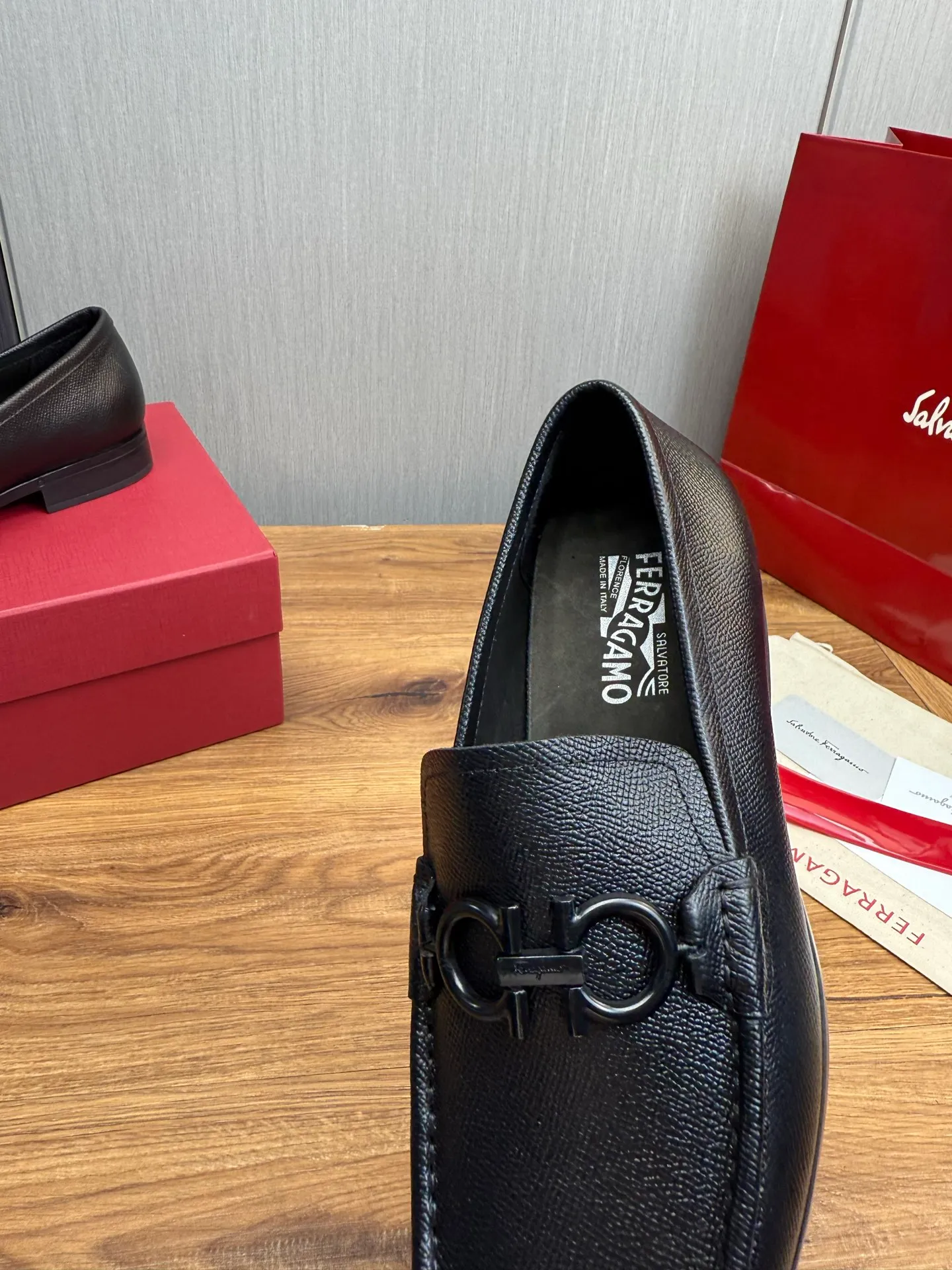 Men's shoes 💰760💰 Ferragamo. [Ferragamo] Men's Loaf leather shoes, the latest hot style, 1:1 original purchase quality, top quality, imported open-edge beaded cowhide leather on the upper, hand-made three-dimensional stitching highlights the round toe design, the inner feet are made of imported cowhide, with original wear-resistant rubber outsole, matching code 39-44, (38, 45 custom-made, non-refundable)
